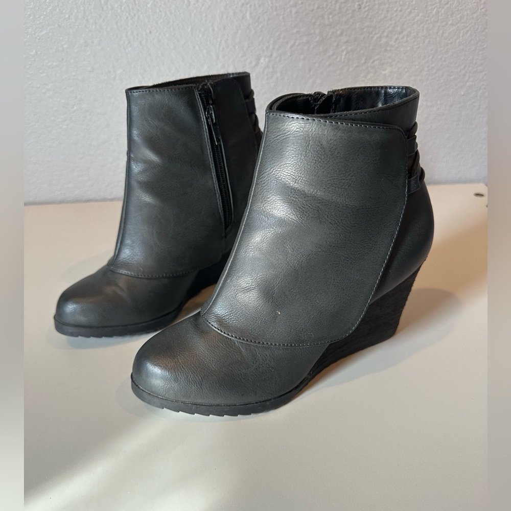 Hot rated zip up black booties